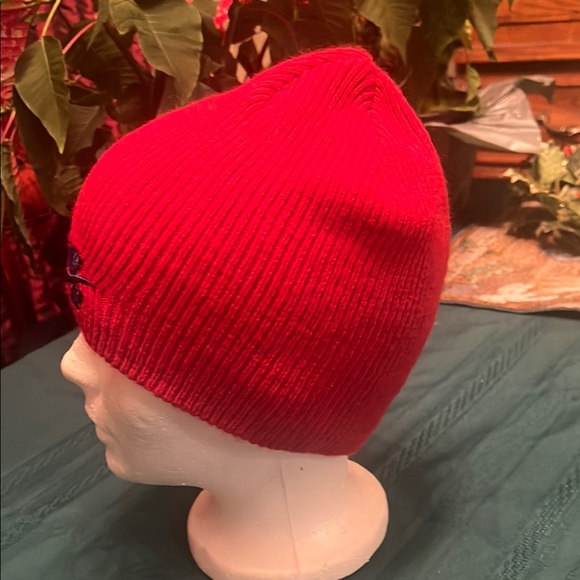 Youth Nike Red Knit Beanie- stretchy with classic logo - Picture 4 of 9